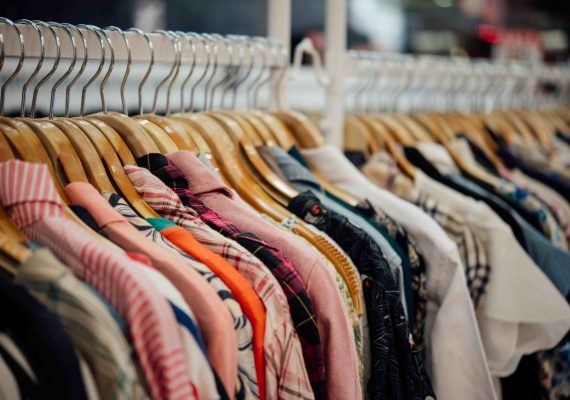 shop-clothing-clothes-shop-hanger-modern-shop-boutique (1)